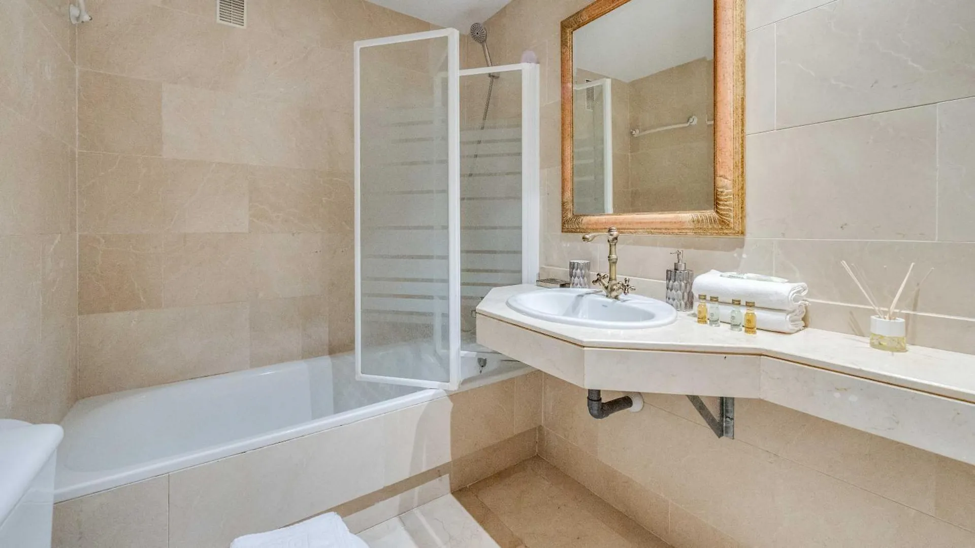 Mediterranean Dream Banus Penthouse With Seaviews 마르베야 0*,  스페인