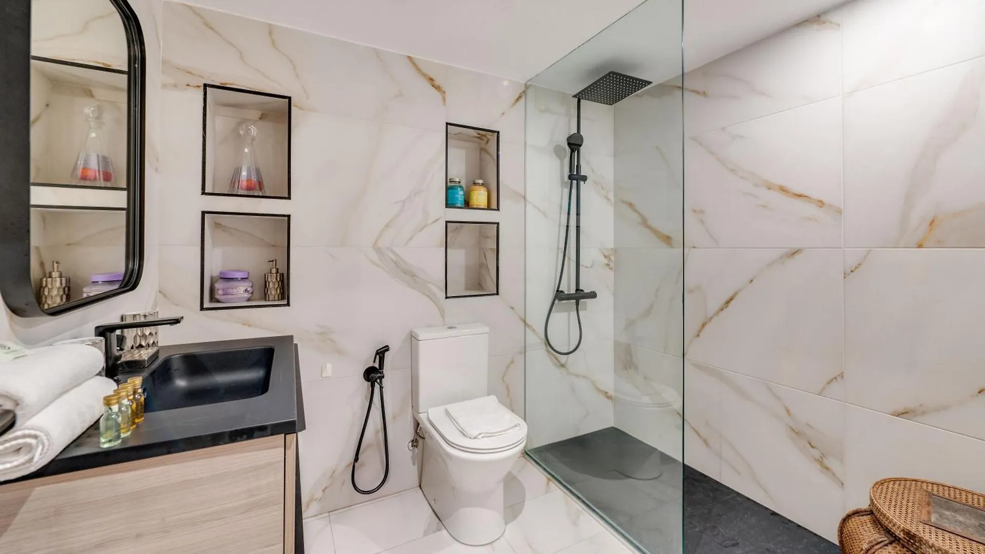 아파트 Mediterranean Dream Banus Penthouse With Seaviews 마르베야