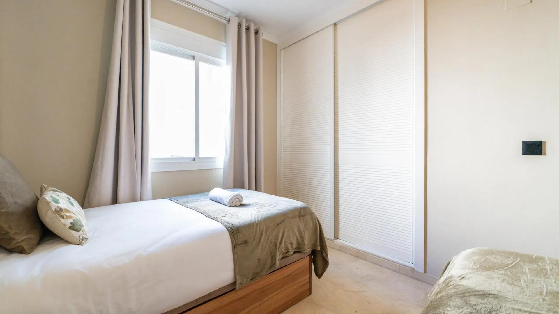 아파트 Mediterranean Dream Banus Penthouse With Seaviews 마르베야