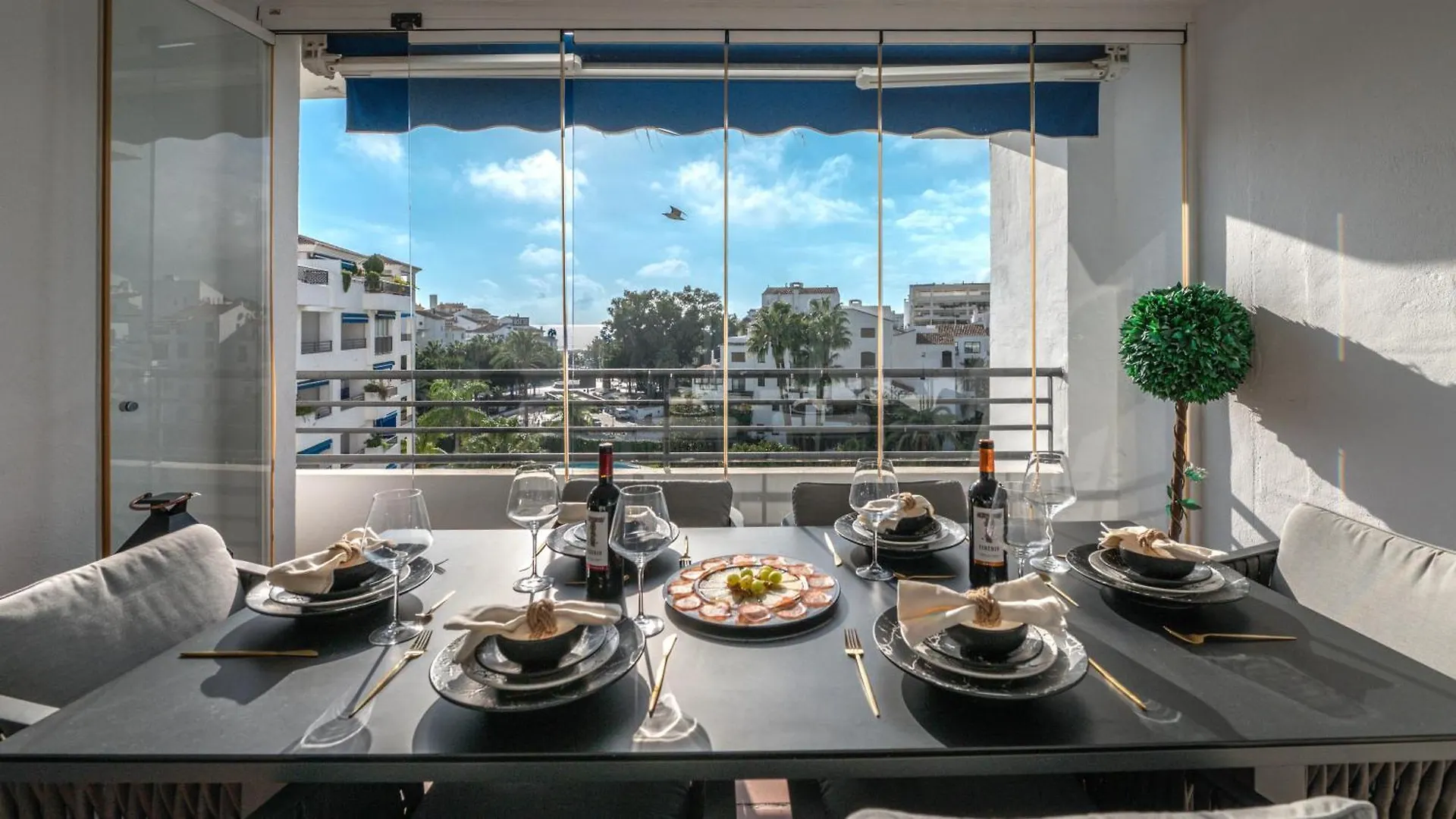 Mediterranean Dream Banus Penthouse With Seaviews 마르베야 0*,  스페인